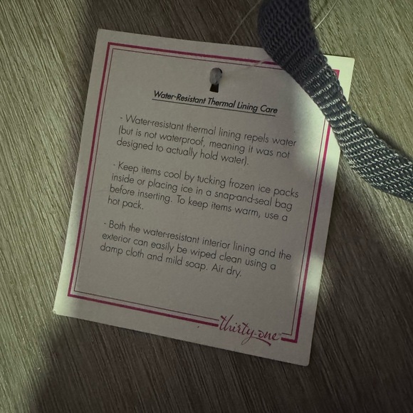 Thirty One Expandable Insulated travel food service bag with serving tools NWT - Picture 3 of 3